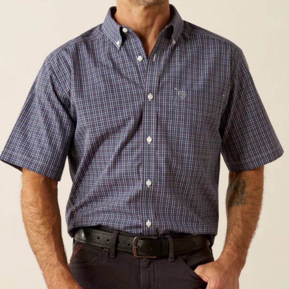 Ariat Men's Wrinkle Free Oaklee Short Sleeve Shirt. Navy. Size: M